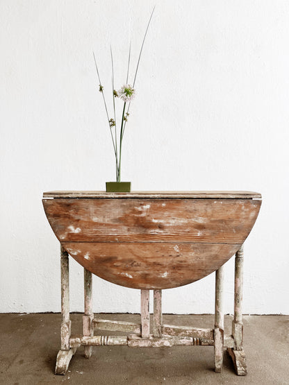 Antique Gustavian Tble