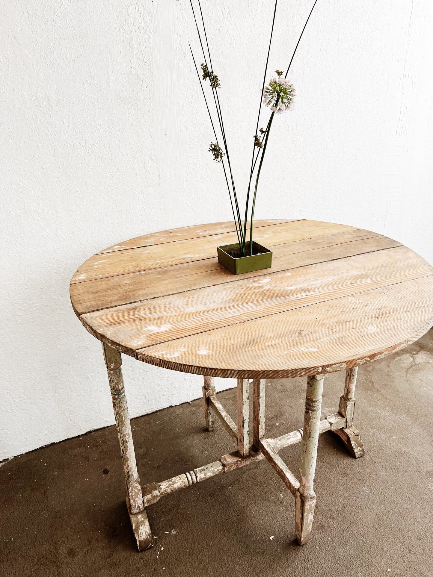Antique Gustavian Tble