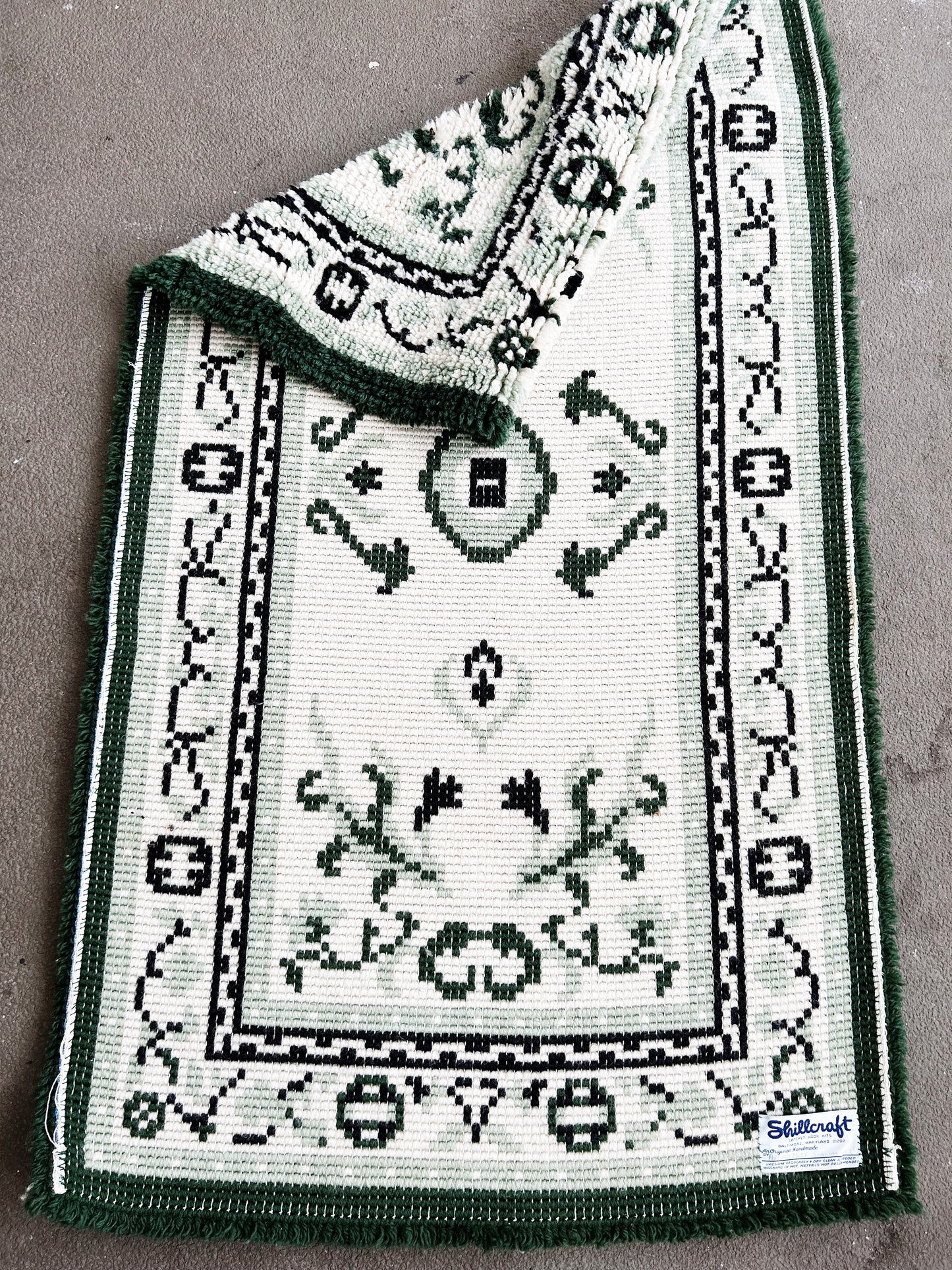 Vtg Shillcraft Handmade Latch Rug