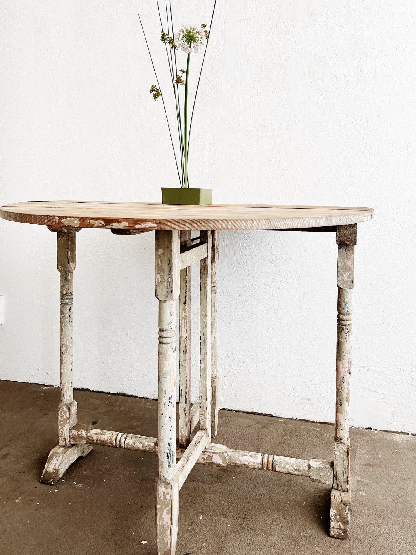 Antique Gustavian Tble