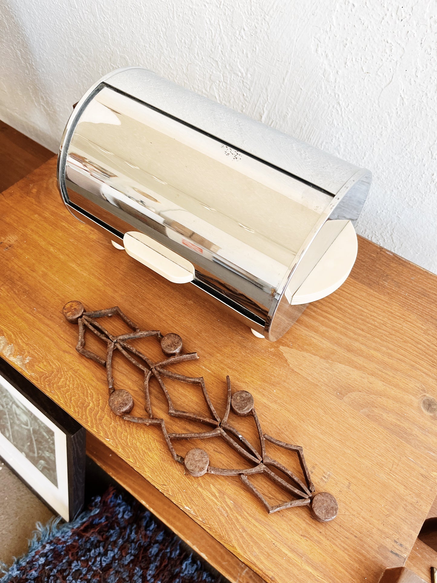 Atomic Era Bun Warmer