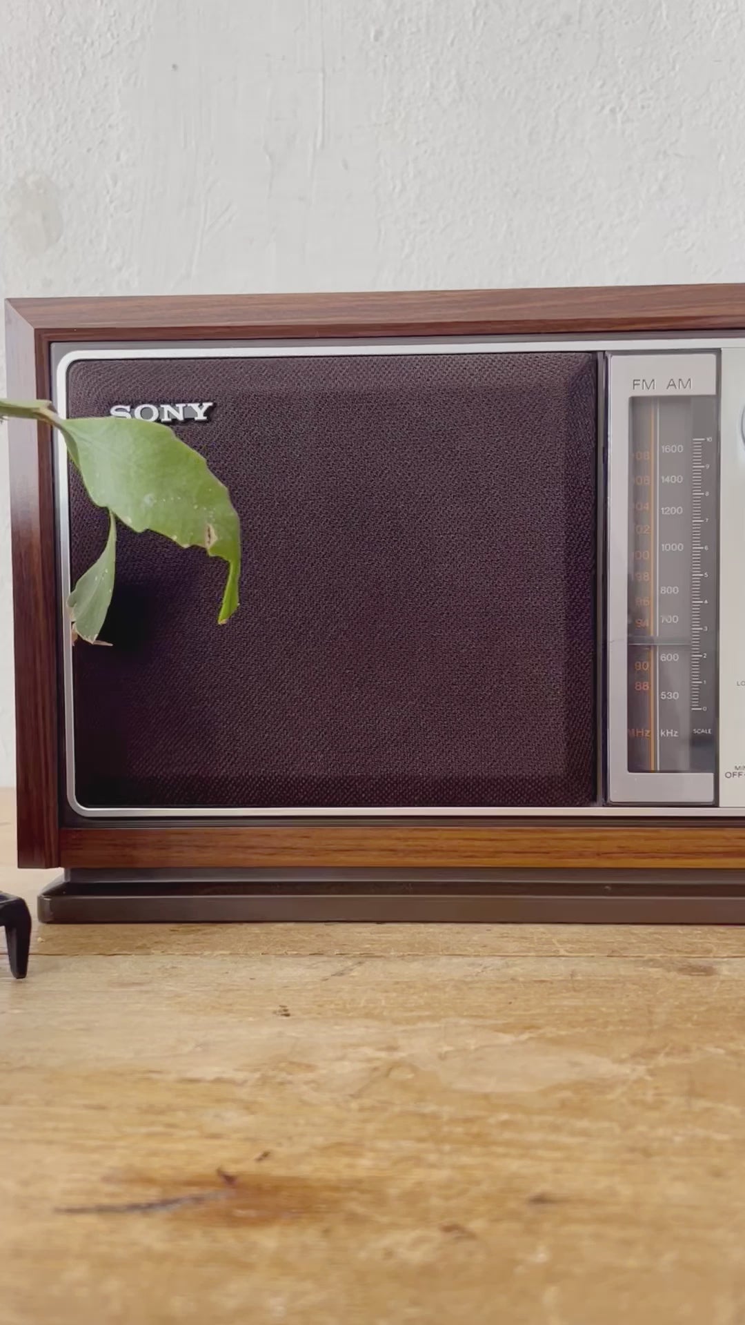 Vintage Wood Encased Sony Radio - Thumbnail 4