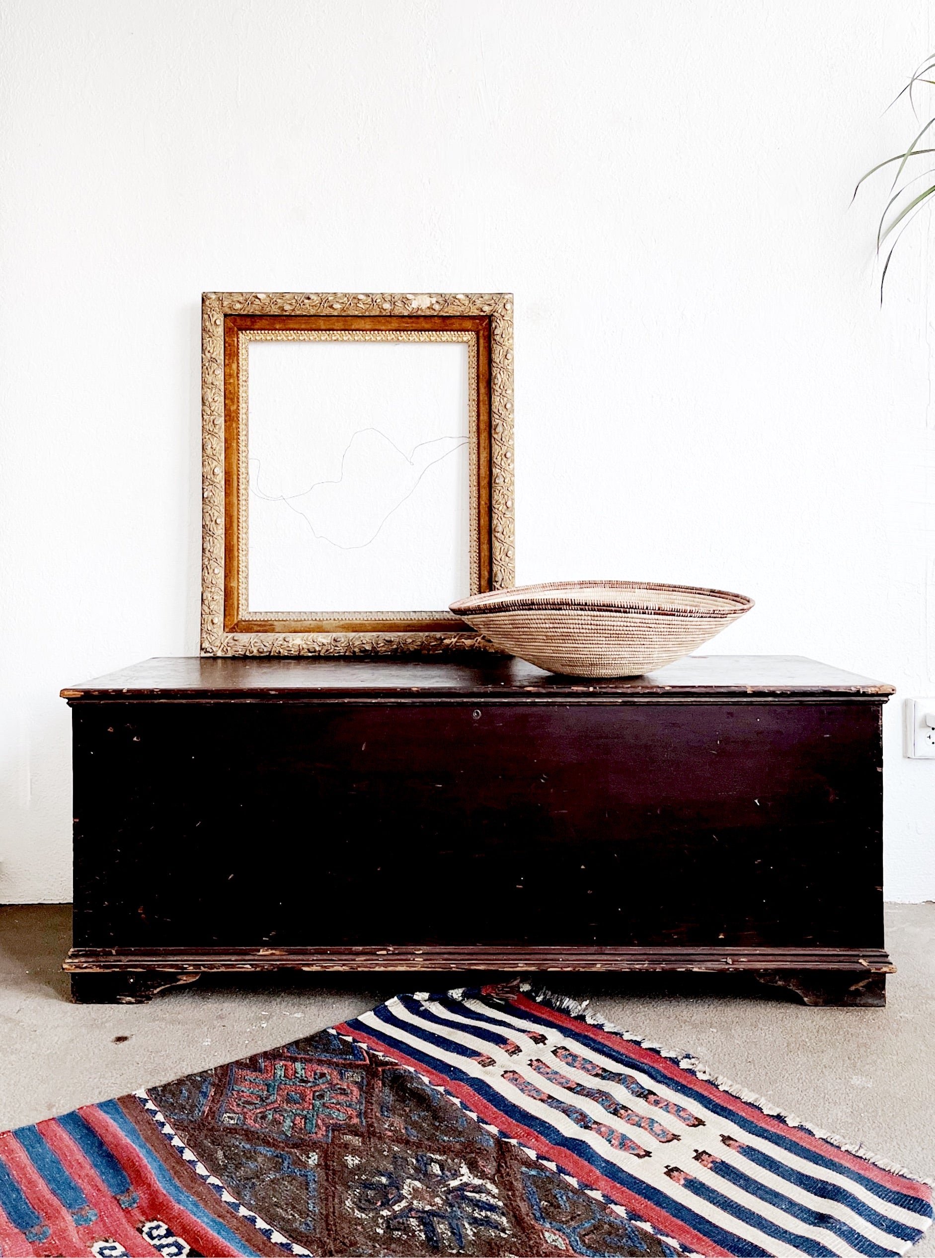 Vintage Long Cedar Chest - Thumbnail 4