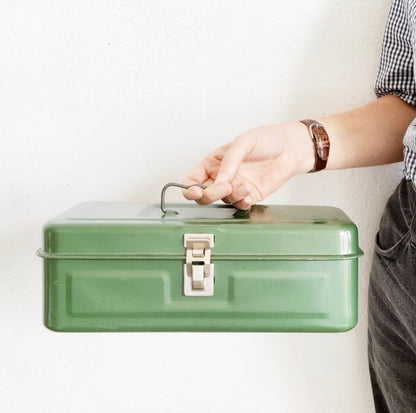 Vintage Metal Tackle/Art Box