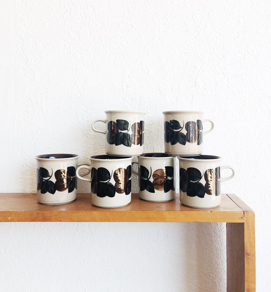 Vintage Arabia of Finland Mug Set