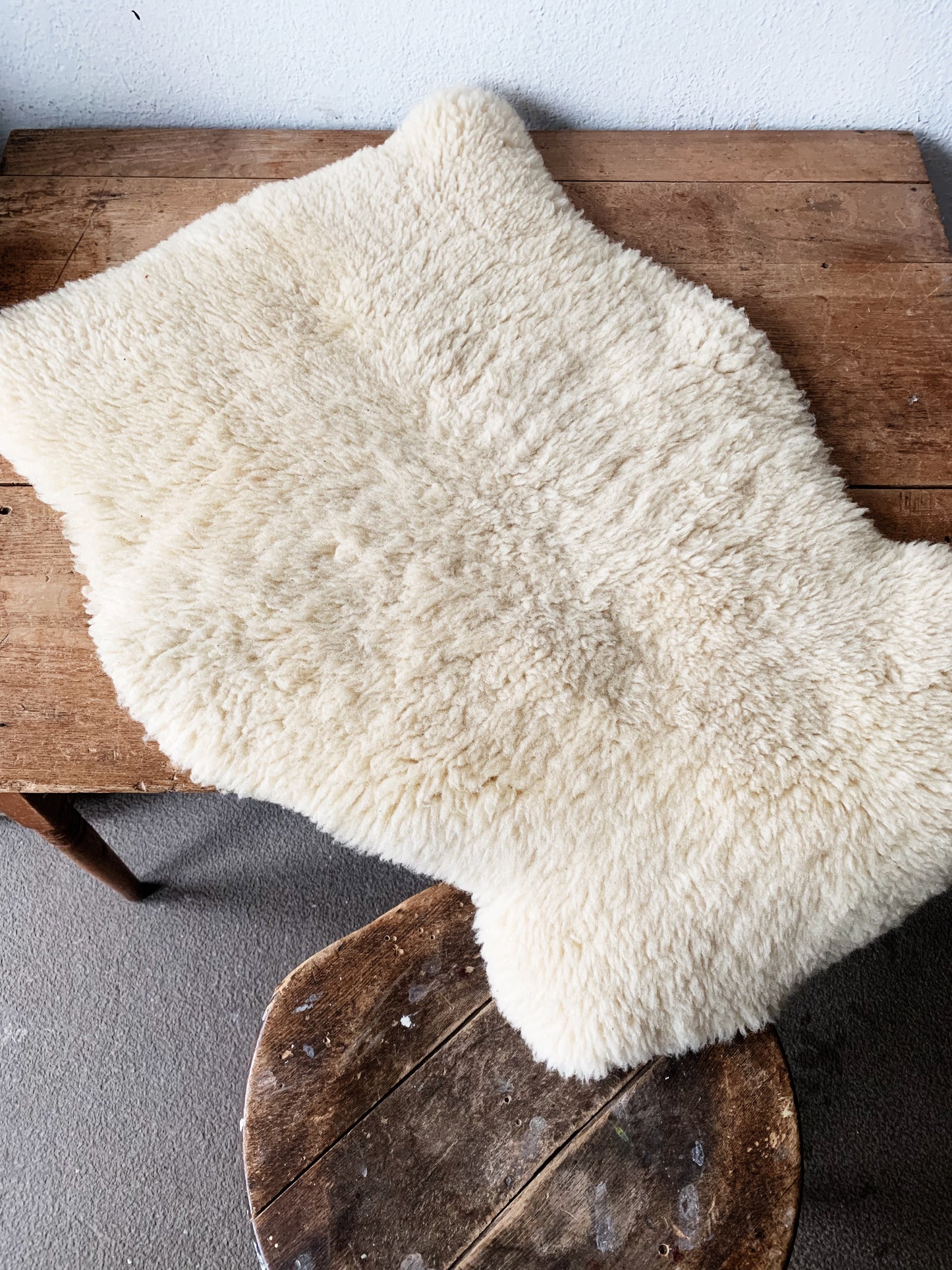 Natural Wool Sheepskin Rug