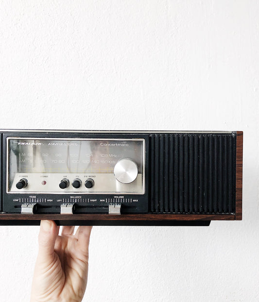 Vintage Realistic AM/FM Radio