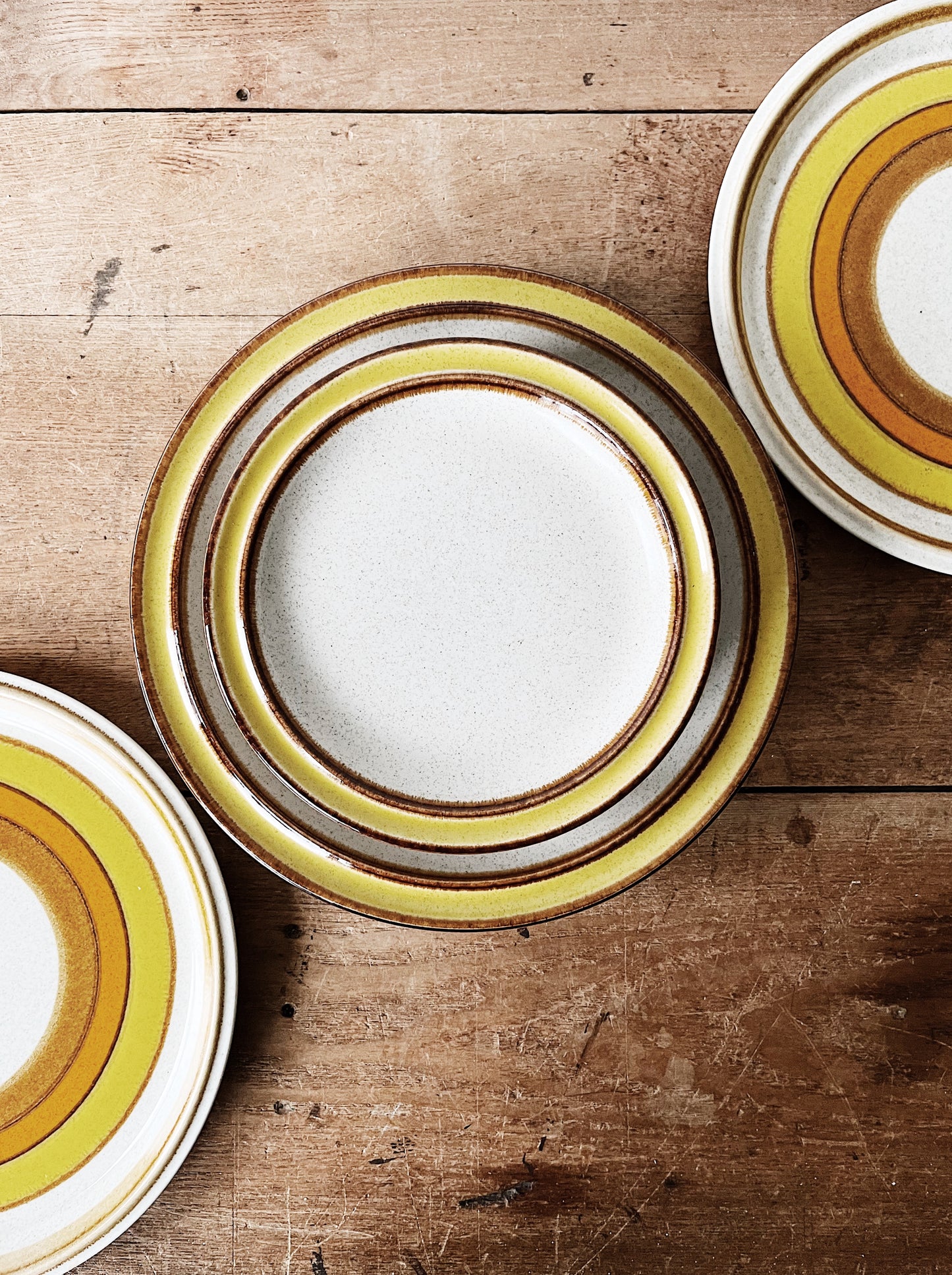 Vintage Suncraft Stoneware Plate Set