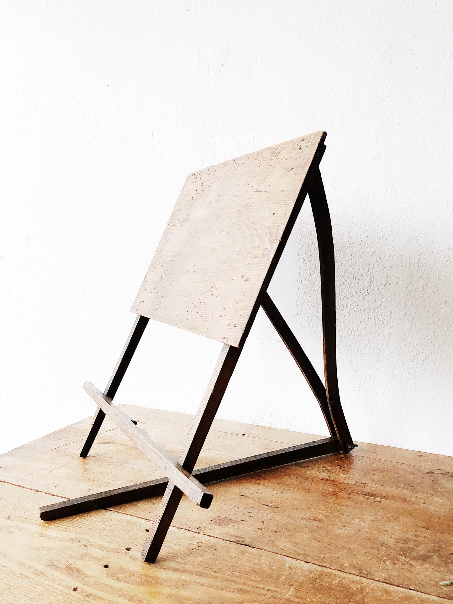 Primitive Wood Easel