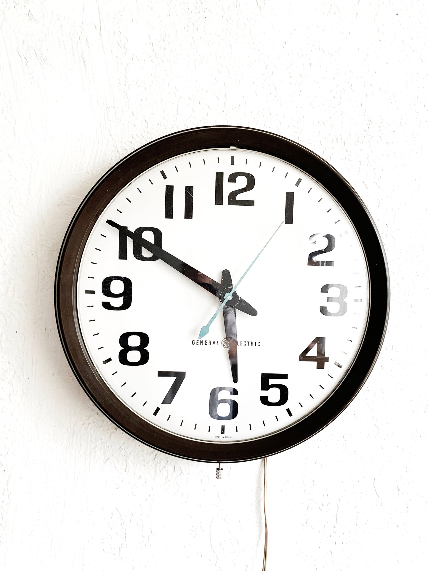 Large Mid Century GE Electric Wall Clock