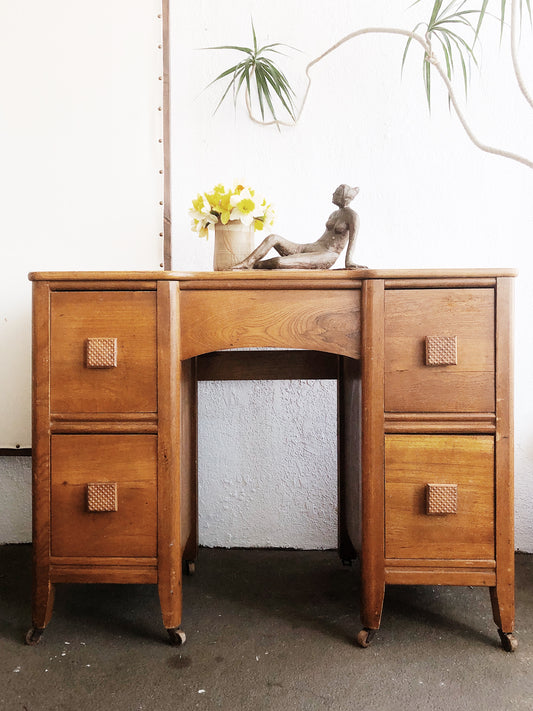 Vintage Square Knobbed Vanity
