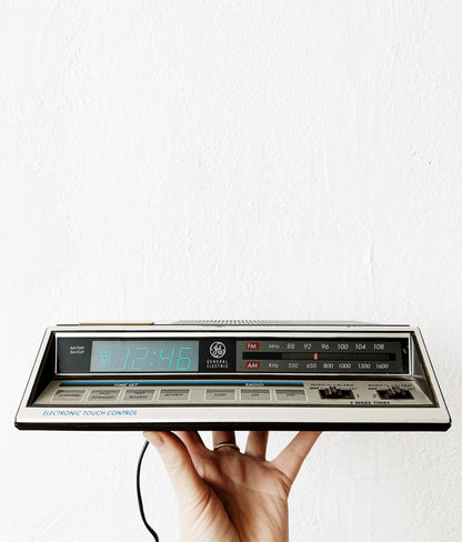1980’s Vintage GE General Electric FM/AM Dual Alarm Digital Clock Radio