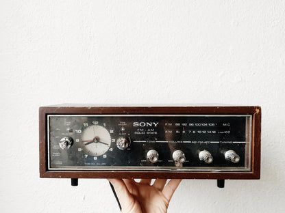 Vintage Sony Solid State AM/FM Radio