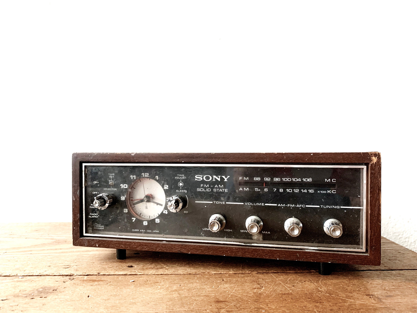 Vintage Sony FM-AM Solid State Clock Radio