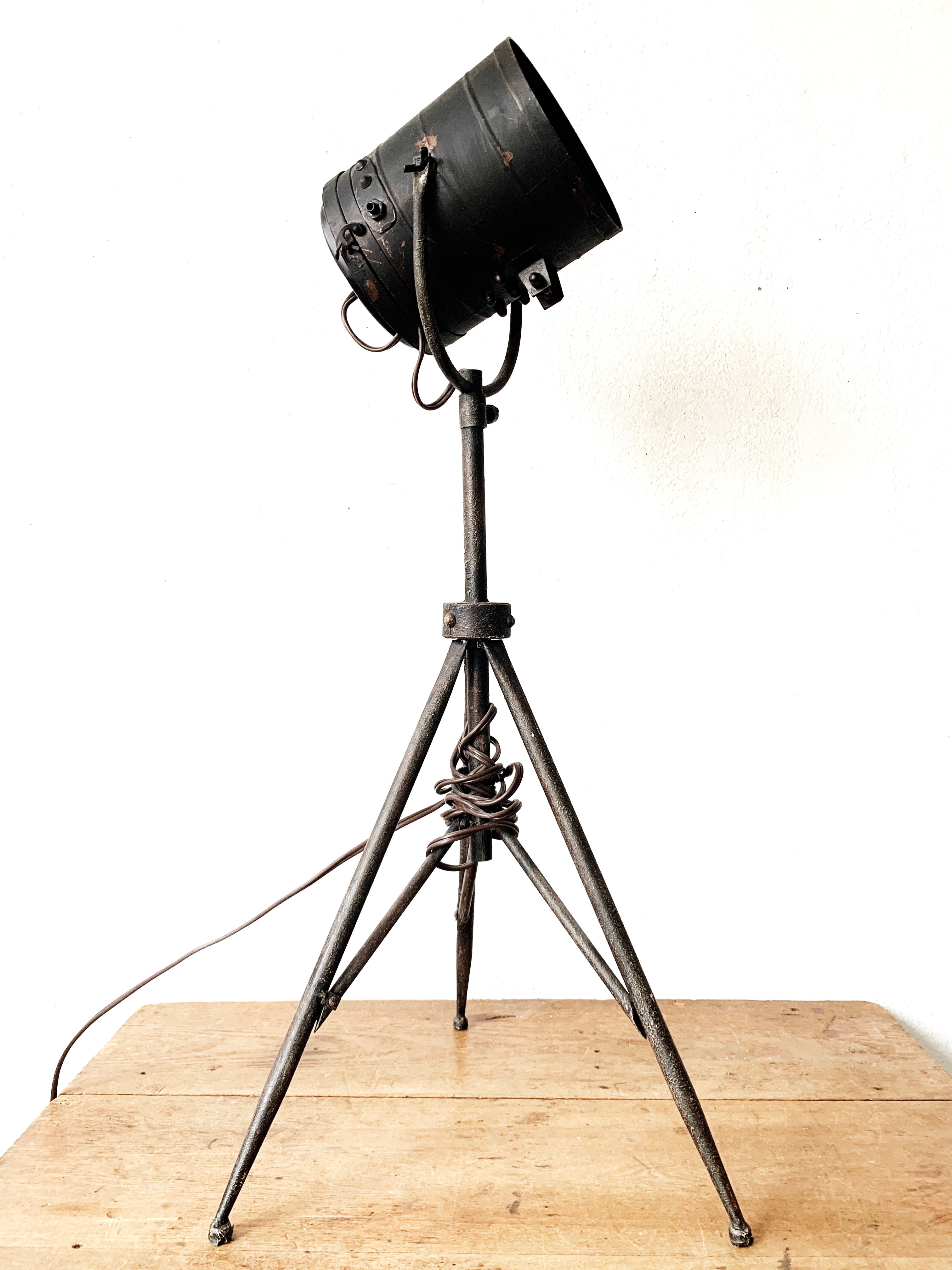 Vintage Spotlight - Thumbnail 3