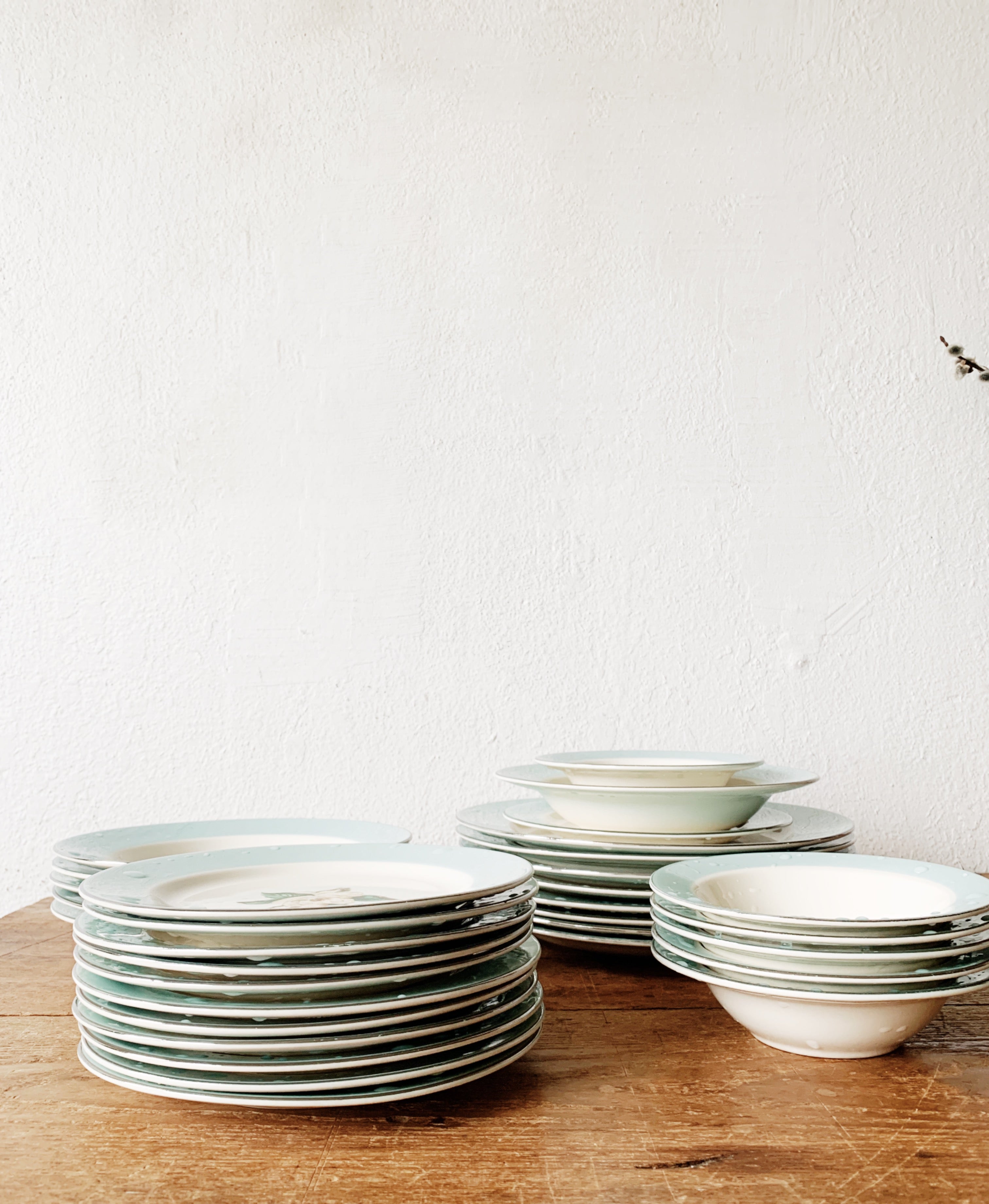 Mid Century Homer Laughlin 32 Piece Magnolia Set - Thumbnail 4