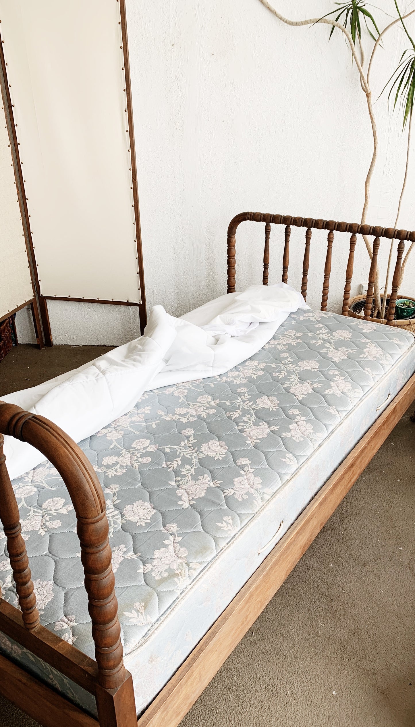 Antique Twin Spindle Bed