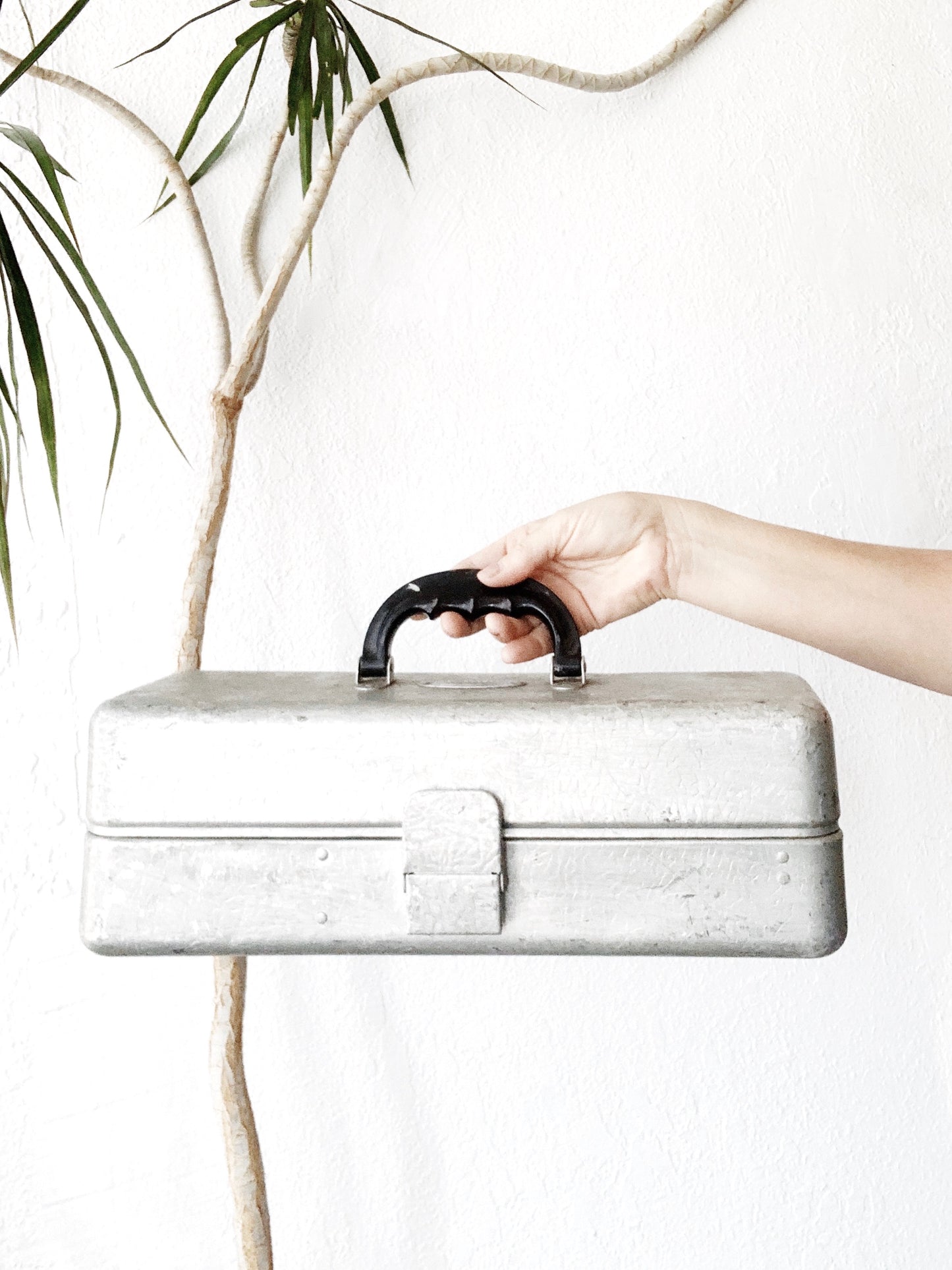 Vintage Aluminum Tackle/Art Supplies Box