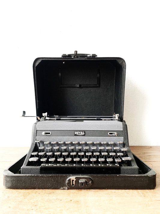 1930’s Royal Deluxe Typewriter with Case