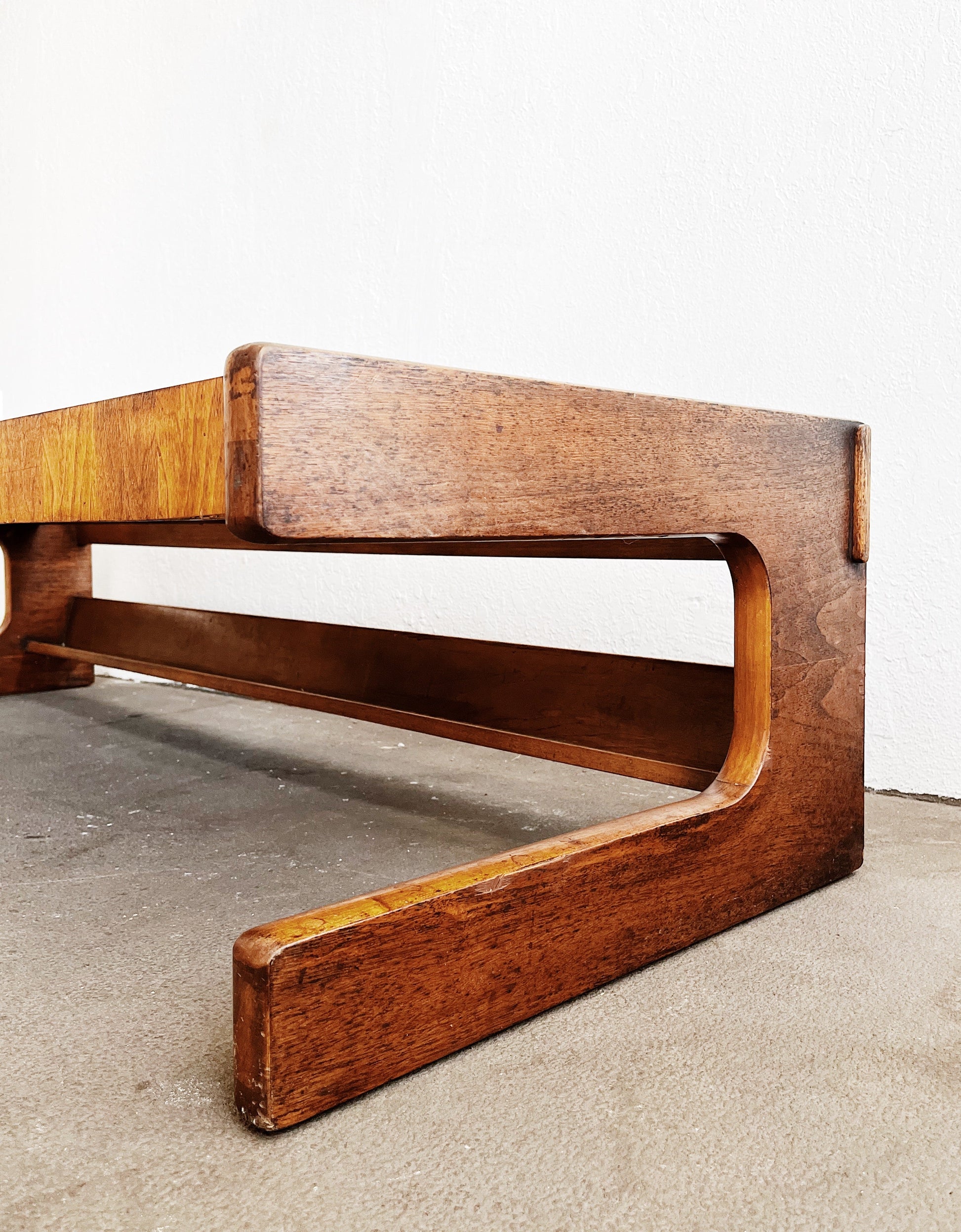 Vintage Lane Cantilevered Bench1