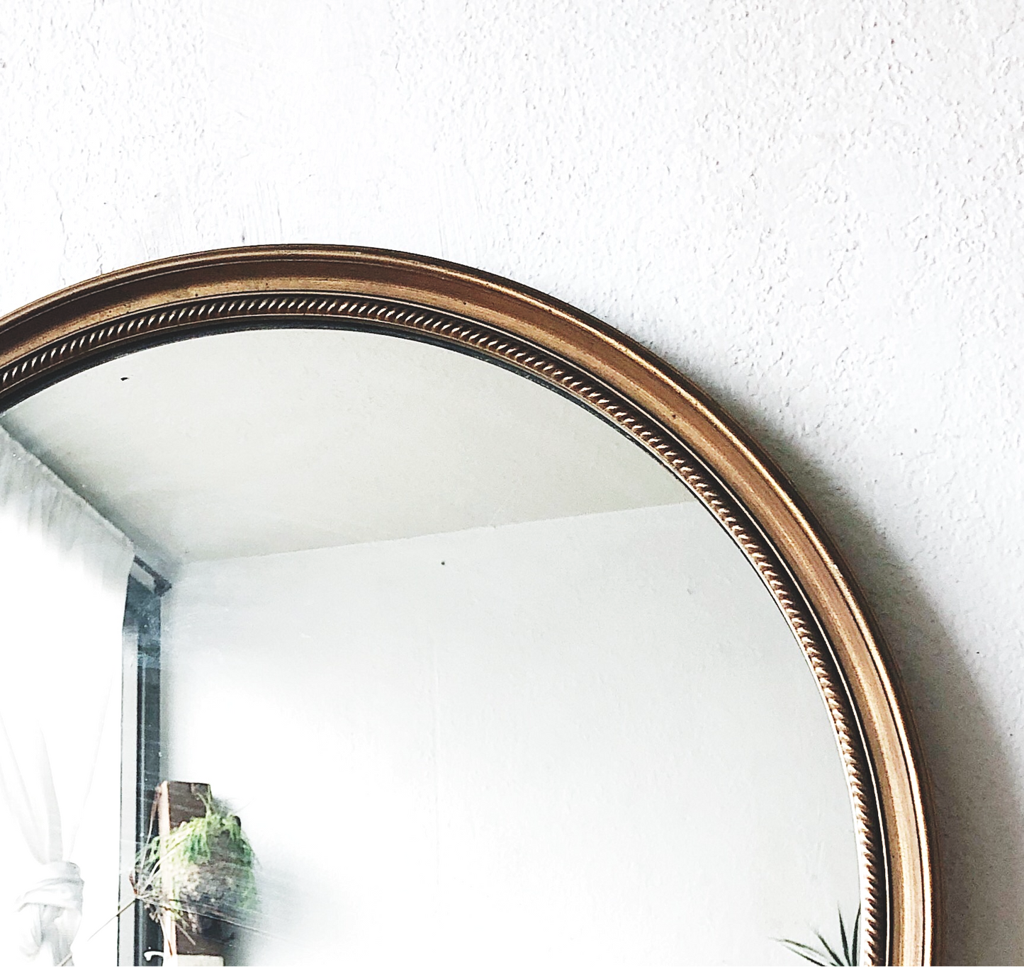 Vintage Gold Leaf Round Mirror