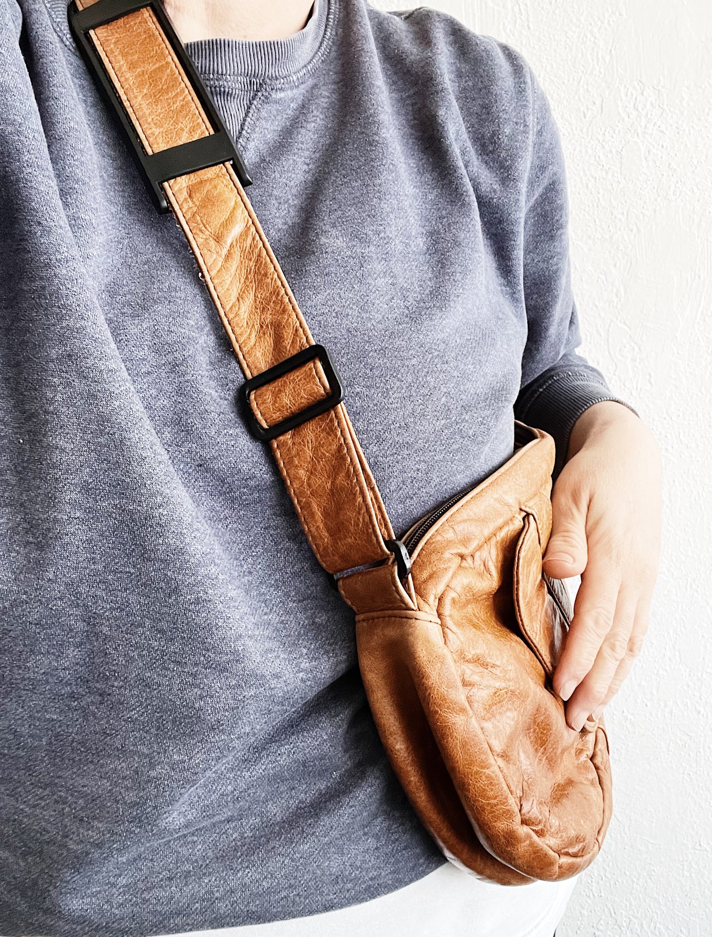 Vintage Leather Cross Body Pack
