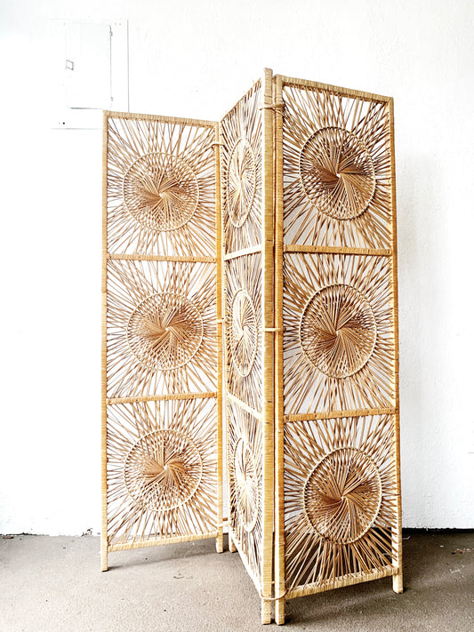 Vintage Trifold Wicker Privacy Screen