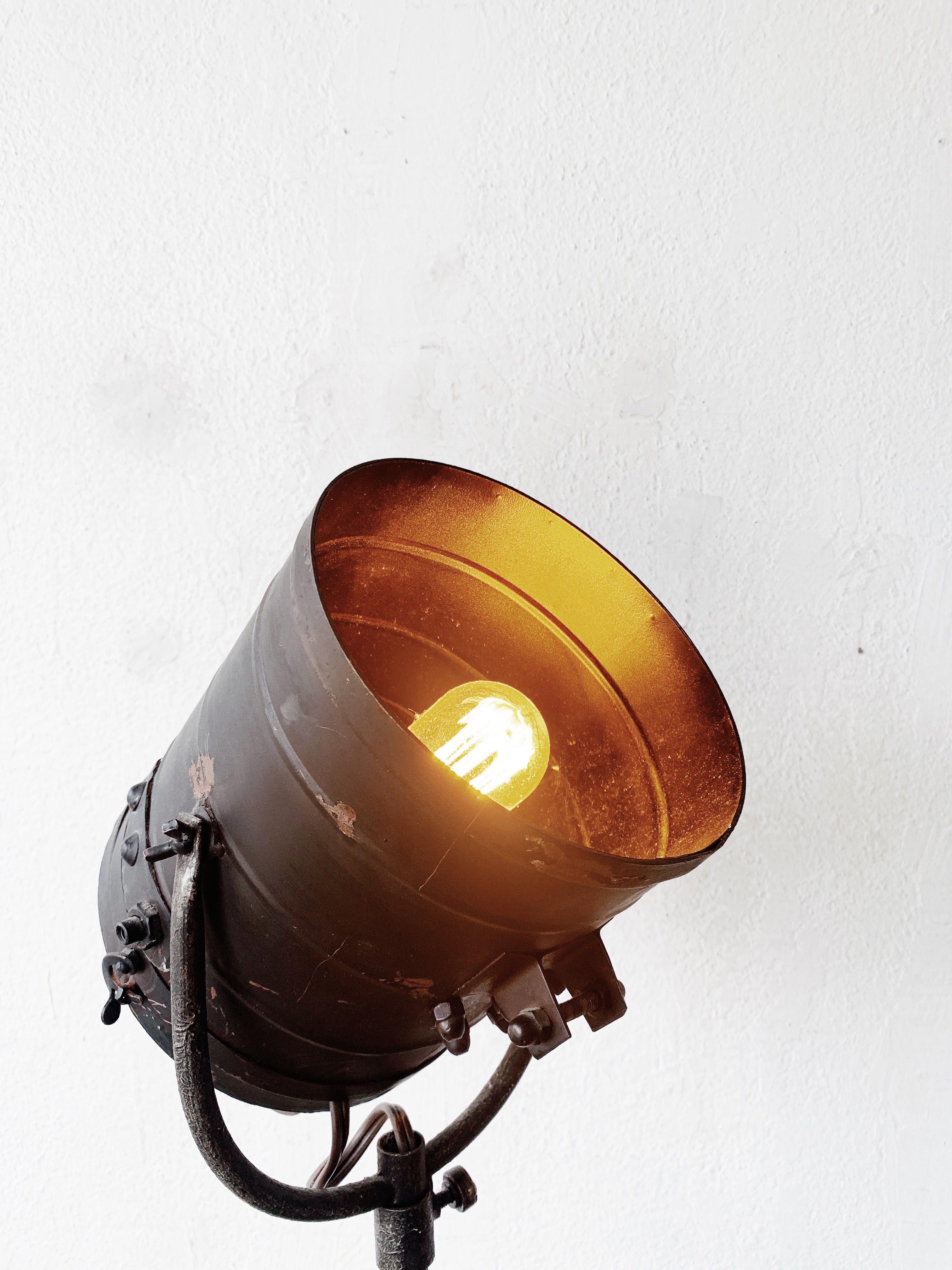 Vintage Spotlight - Thumbnail 2