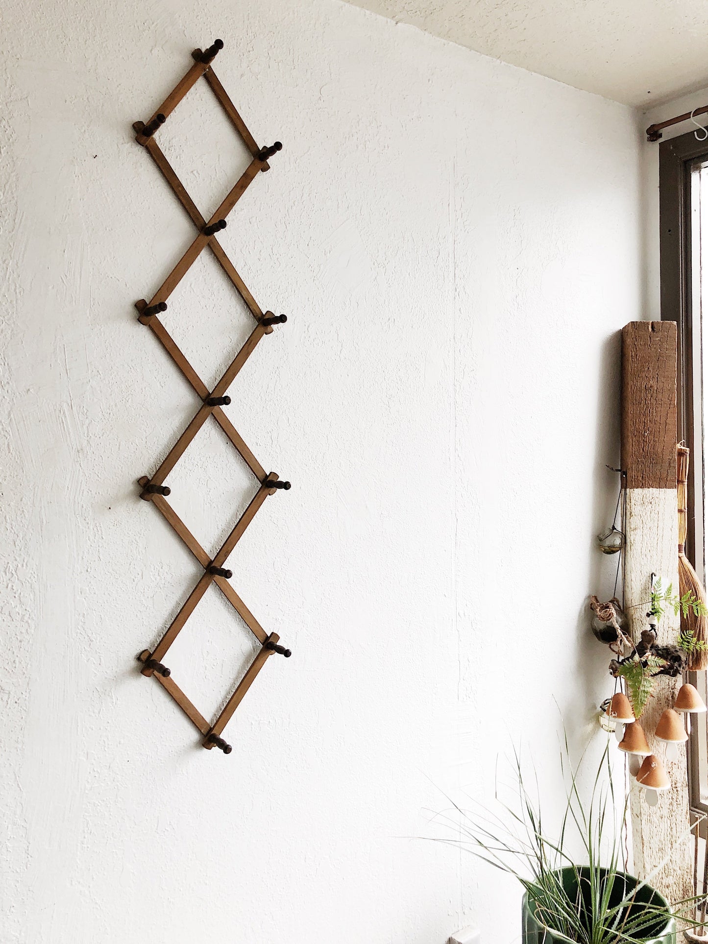 Extra Large Wood Accordion Rack