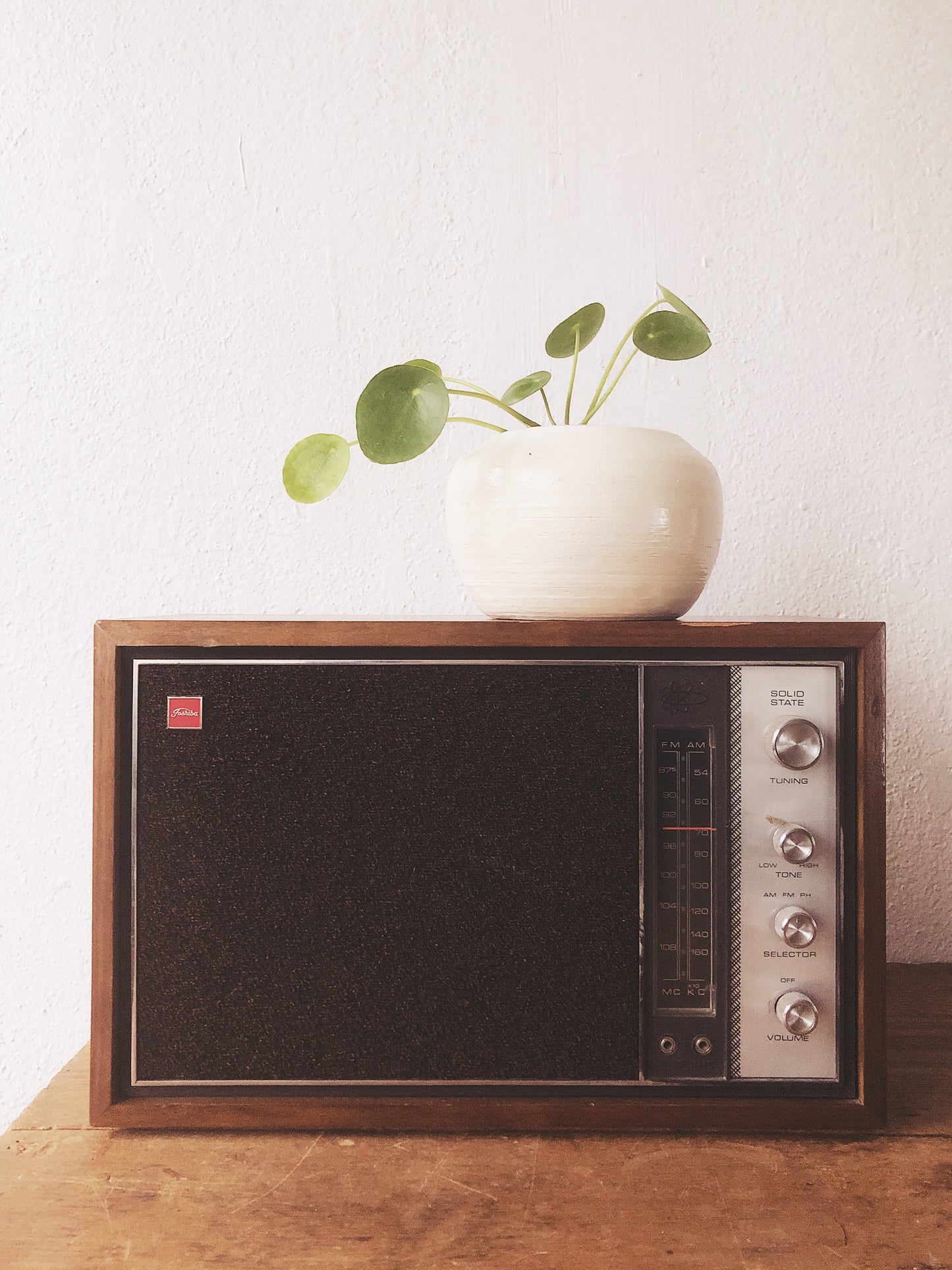 Vintage Toshiba AM/FM Radio