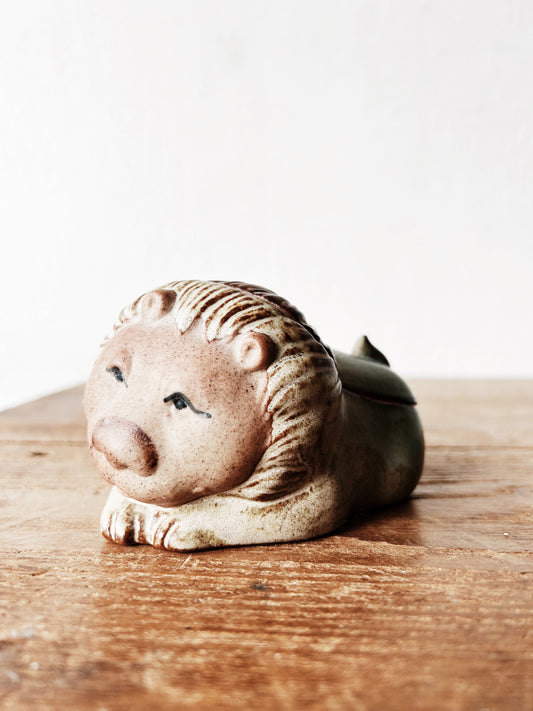 Vintage Lion Pottery Box
