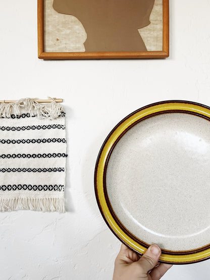 Vintage Suncraft Stoneware Plate Set