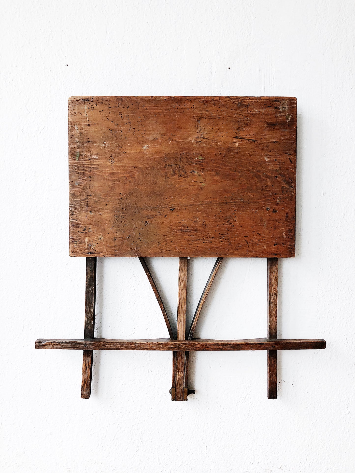 Primitive Wood Easel