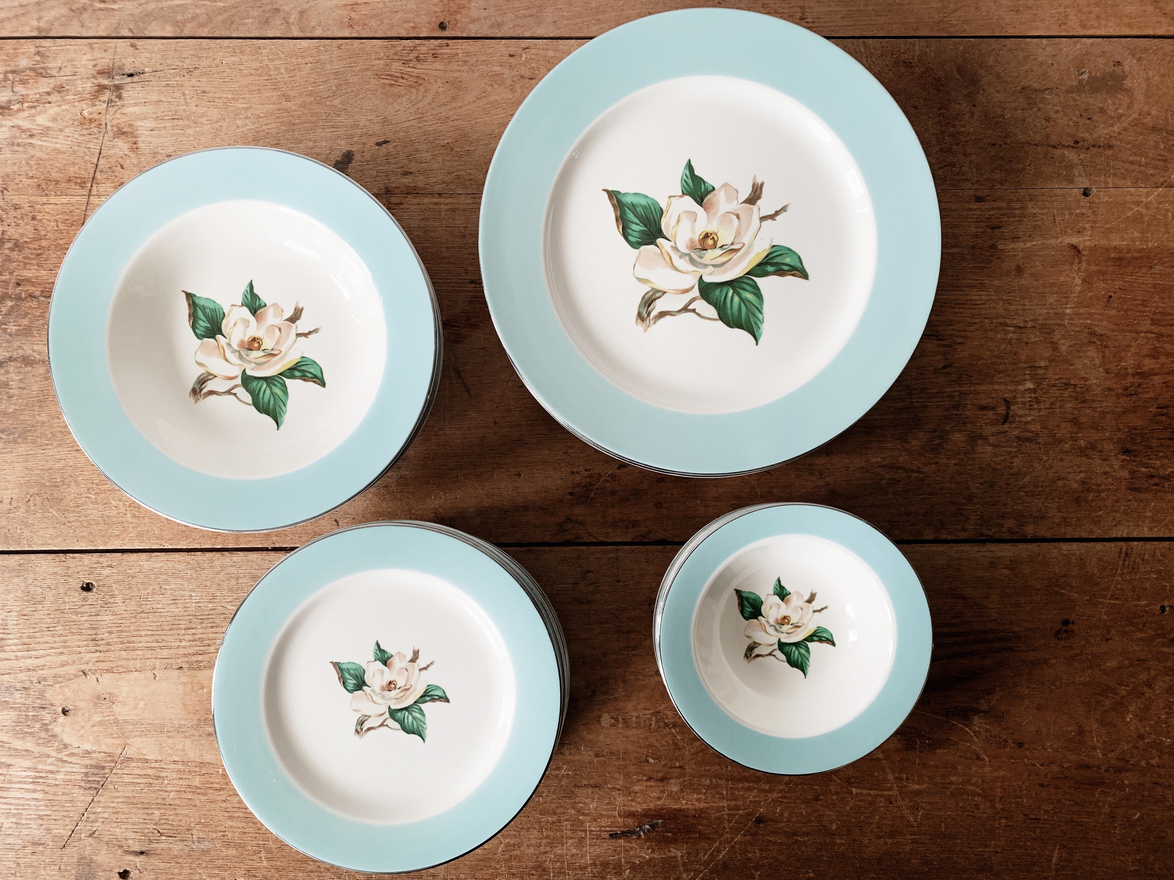 Mid Century Homer Laughlin 32 Piece Magnolia Set - Thumbnail 2