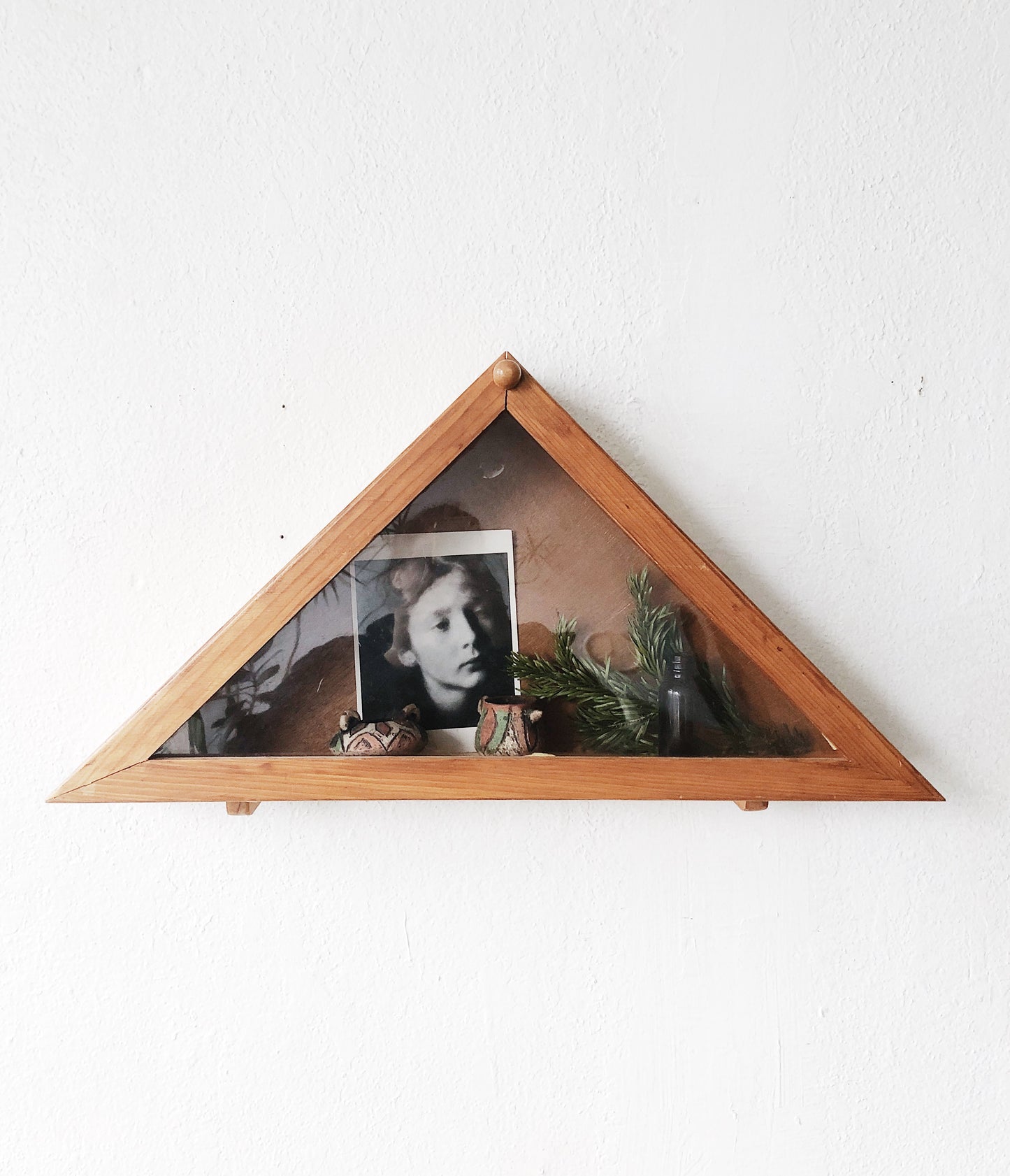 Vintage Wood Triangle Shqdowbox