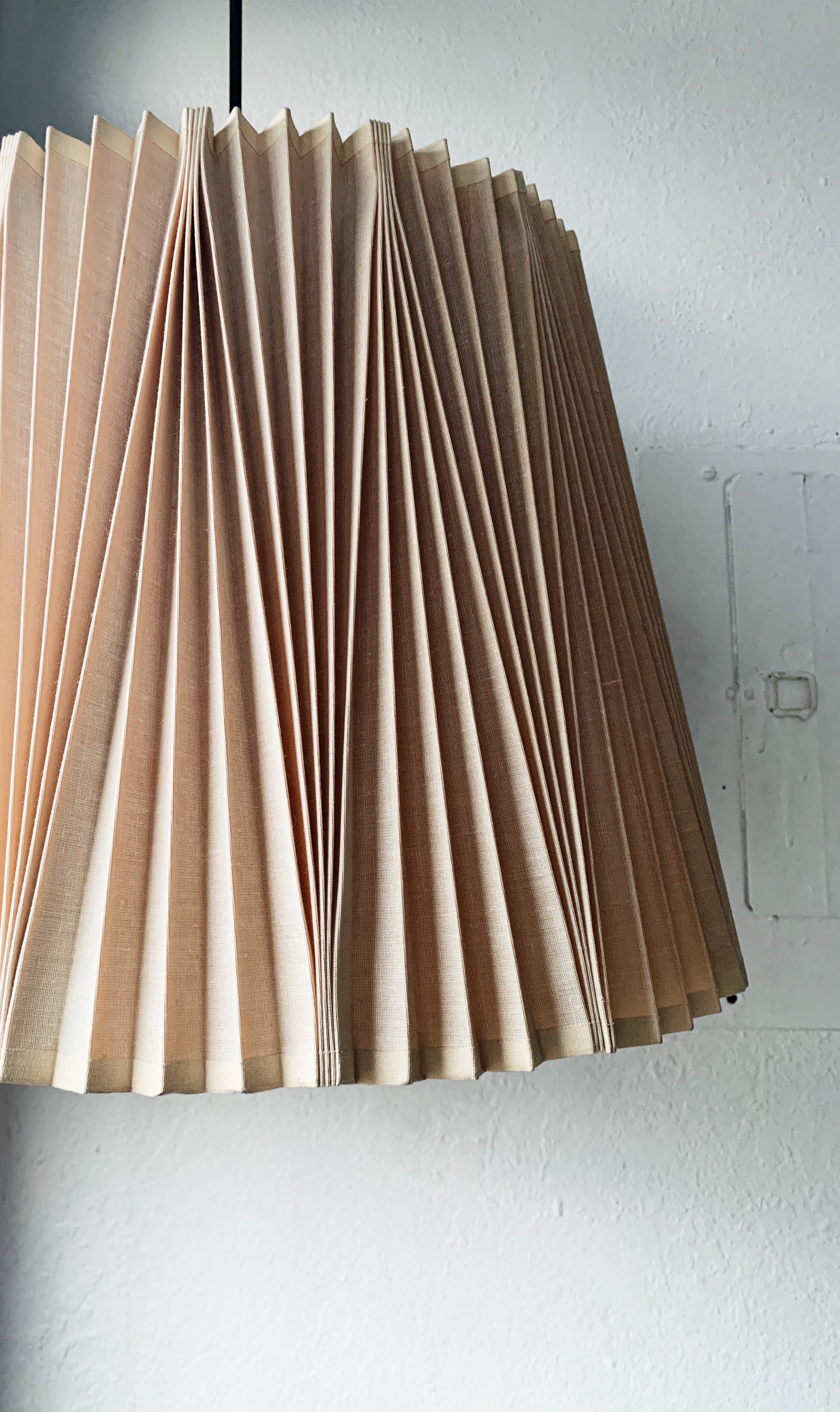 Large Vintage Stiffel Empire Style Pleated Shade - Thumbnail 3