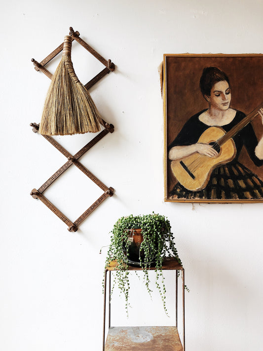 Vintage Embossed Accordion Rack