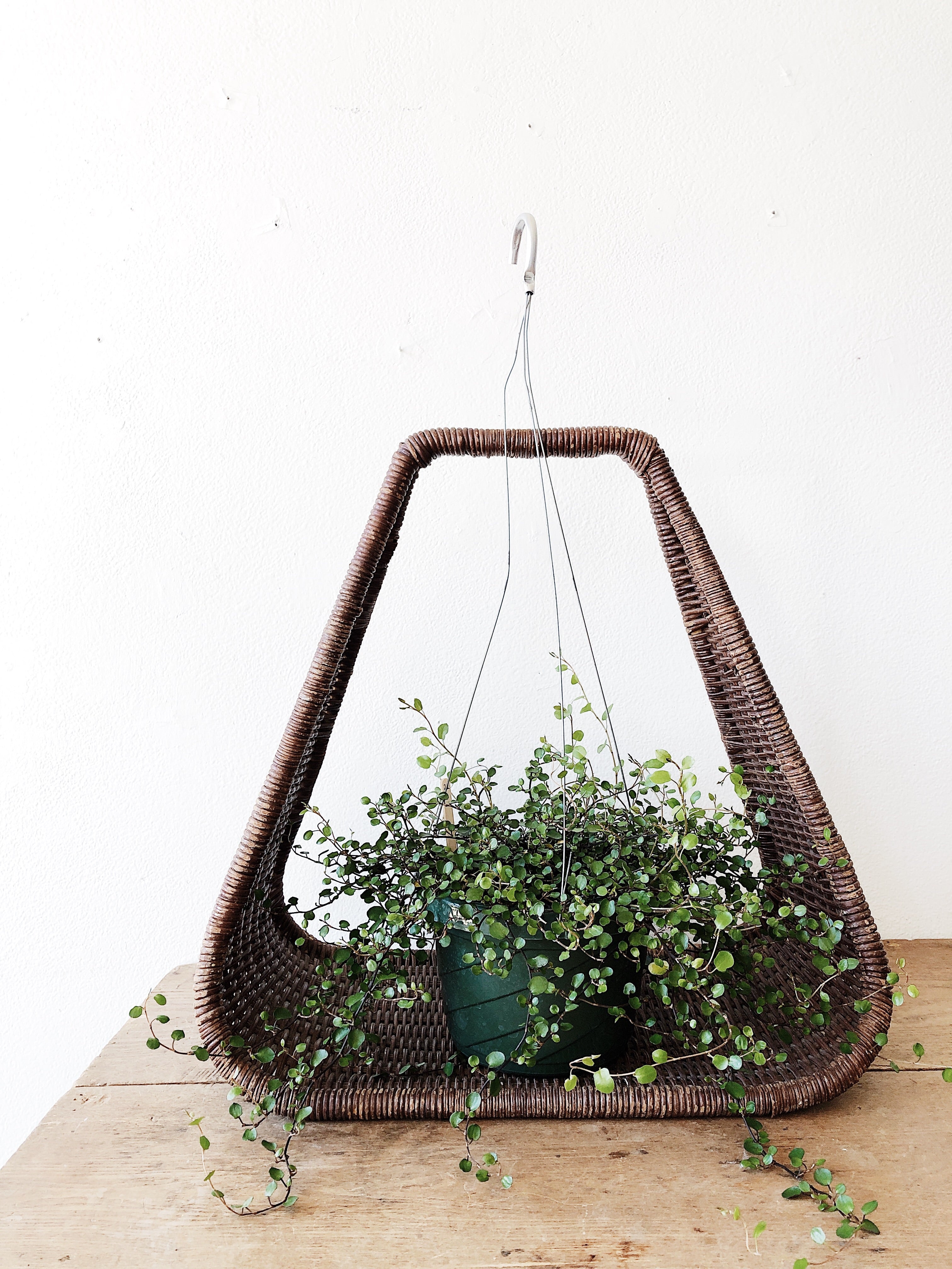 Vintage Triangular Basket Hanger - Thumbnail 3